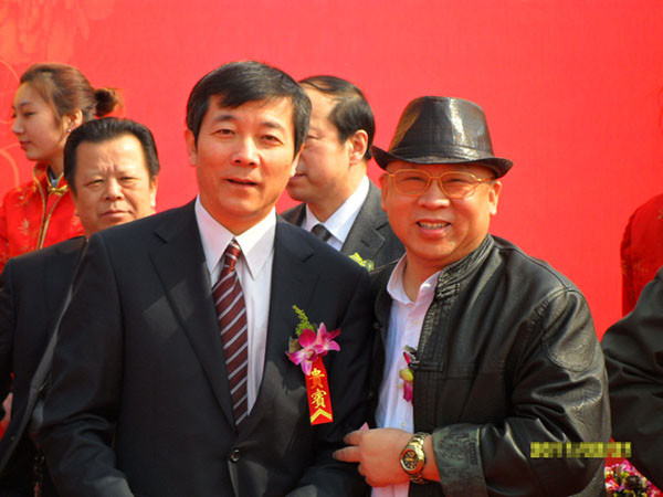 ●會(huì )長(cháng)與區長(cháng)共同出席奠基儀式.jpg